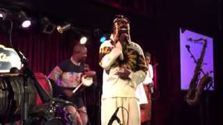 Video: Watch Lagbaja's performance with full band in the USA (Nigerian Entertainment) chords