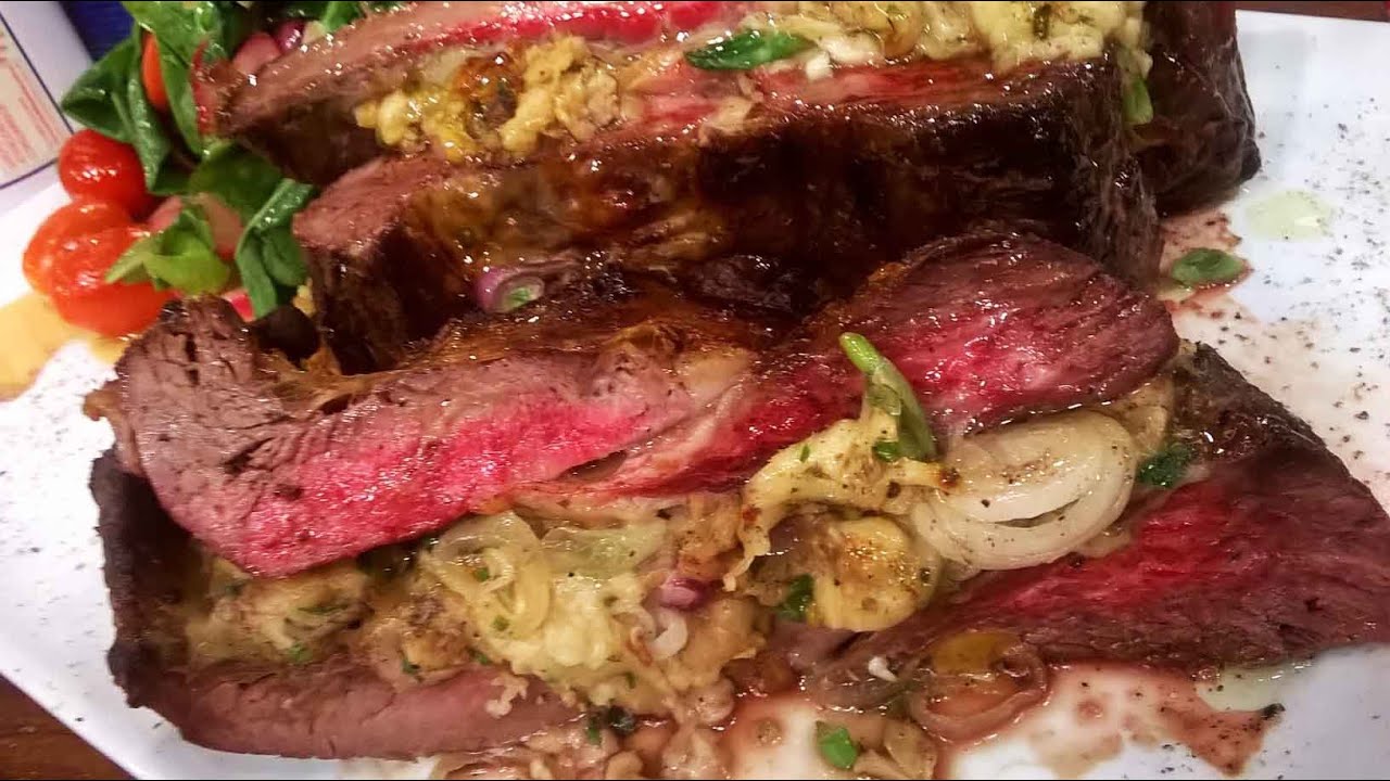 Vacío relleno con provoleta braseado con ensalada y papas al romero ...