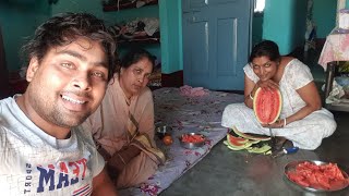 पहल वशख क दन गई मदर और आकर सब मलकर खर खए फल Bengali New Year