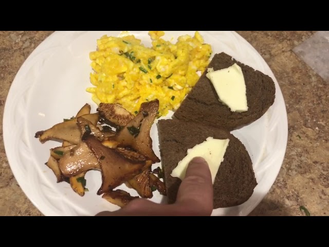 Cooking with Chanterelles and making soft scrambled eggs