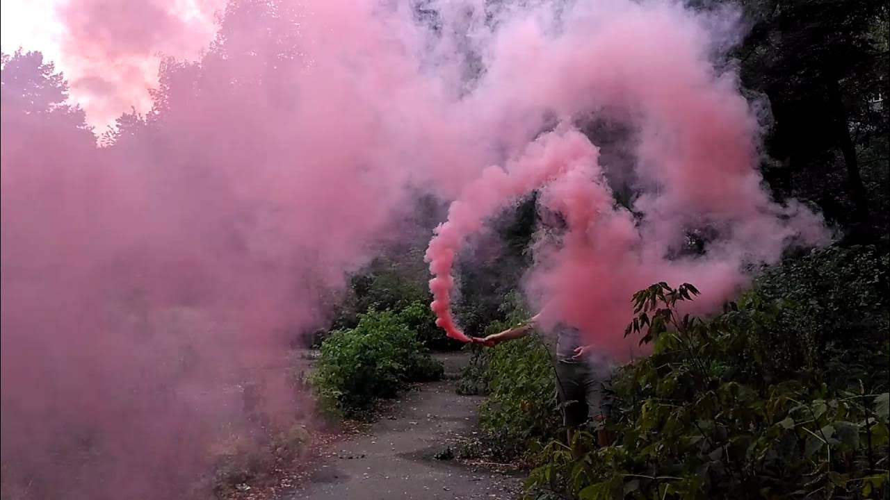Дымный дымовой. Дымный дымовой. Фотосессия с дымовой шашкой. Дымовой фонтан. Дымный дымовой.