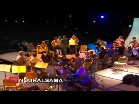 ضحكة نادرة للسيدة فيروز في احد البروفات