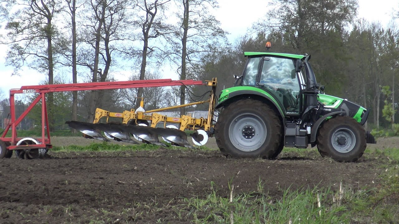 Ploegen met Deutz-Fahr 6130.4 Cshift en 4 schaar Rumptstad Varimax ploeg (2017)