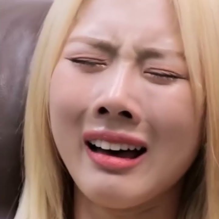 They hypnotised her and she saw her dead dad 💔 #shorts (the name of the kpop group is dreamcatcher)