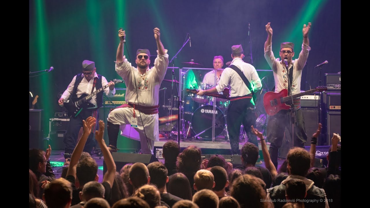 VESELA MASINA - CORBAS PASULJ VOLEM  ( LIVE )