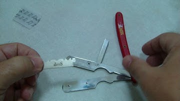 Loading a half blade in a shavette.