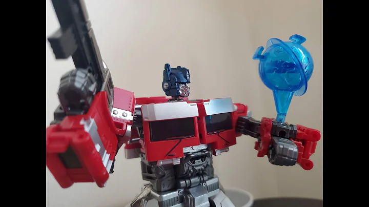 1.12 Baiwei Toys TW-1030 KO SS102 Optimus Prime Review