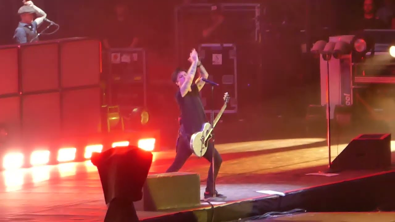 HD Green Day Holiday (live) , Vienna, Austria 19.06.2022 YouTube