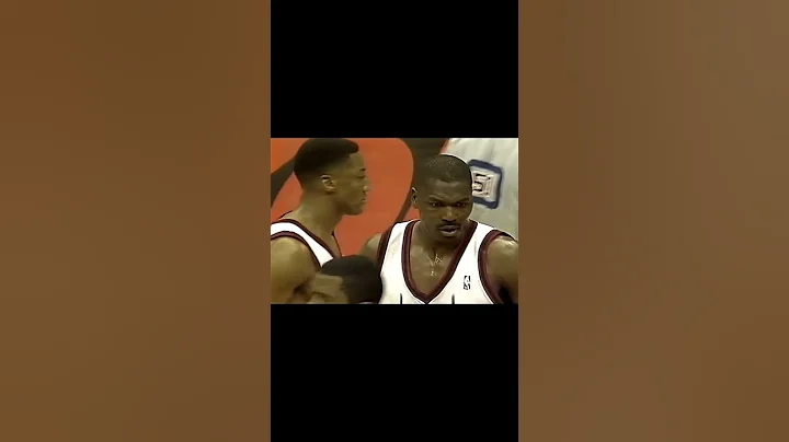 🔥 Hakeem Olajuwon Dunks On Tim Duncan!
