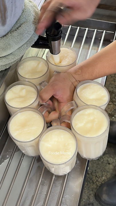 Must Try! Super Popular Coconut Shake in Malacca, Malaysia