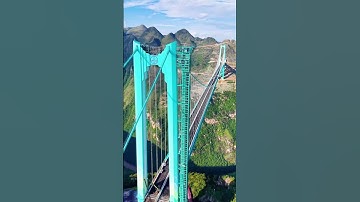 Cầu Đại Hiệp Cốc Hoa Giang ở Quý Châu, Trung Quốc. Đây là cây cầu cao nhét thế giới hiện tại.