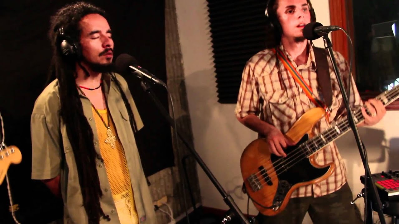 ALERTA KAMARADO- HIstorias De Pueblo @ El Paradero