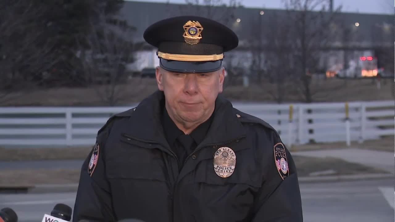 1 dead and 5 wounded in shooting at Ohio cosmetics warehouse - YouTube