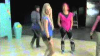 avril lavigne shakes her big booty.