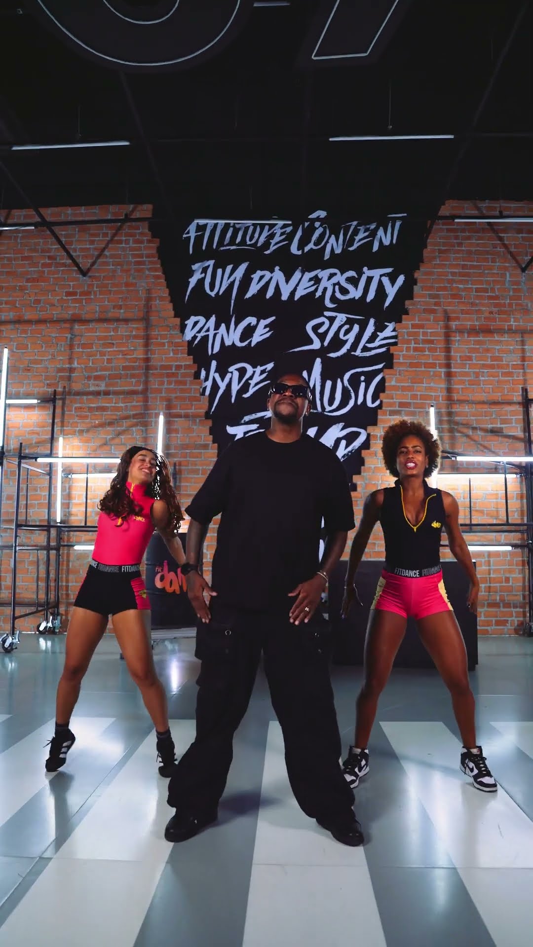 @mumuzinho meteu dança com FitDance ao som de “DE PEGAS COM EX” ft. @micheleandrade ???