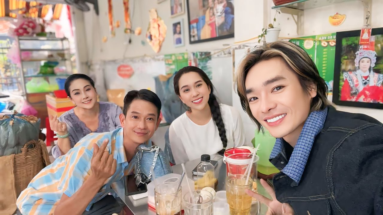 Cùng Ca Sĩ Hồng Phượng Phát Đồ Ăn Chay Cho Bà Con Nhân Ngày Tết Nguyên Tiêu Từ Nhà MTQ