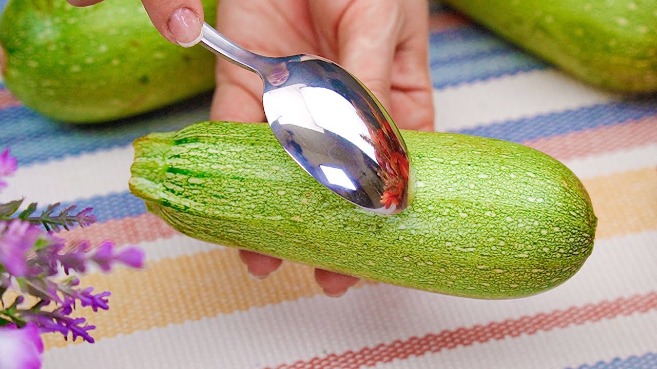 Если у вас есть ложка и кабачок, то вы сможете приготовить этот вкусный ужин!