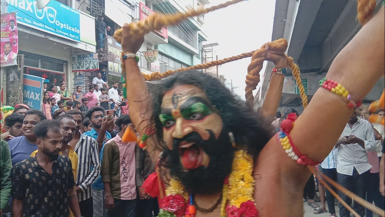 Mallanna Swamy Temple potharaju  teenmaar dance at Amberpet bonalu Jathara 2023