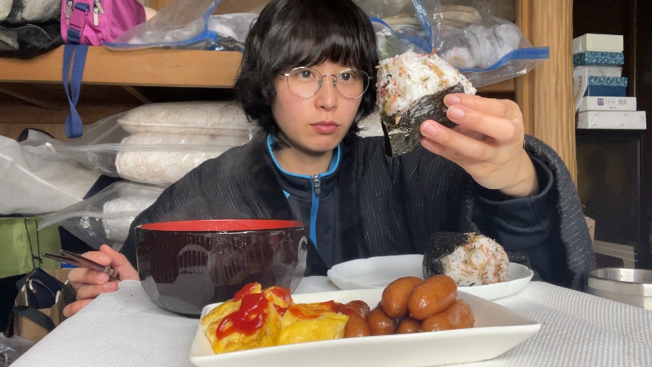 休日朝ごはん【メモ：梅ちりめんふりかけが美味しい】