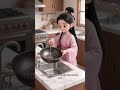 Why do people with a large single-basin kitchen sink find it easier to wash pots?