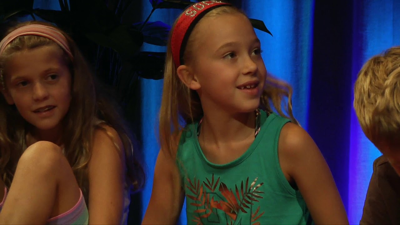 The Curious Giraffe Show: I is for... I am Important and Investigating Instruments! camera iphone 8 plus apk