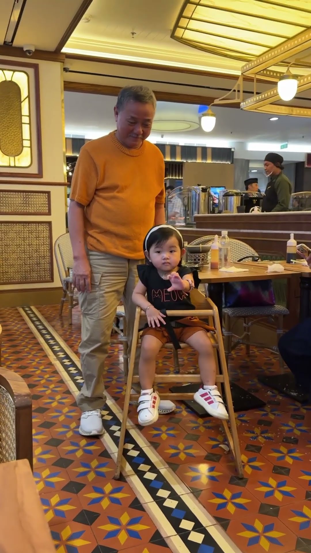 Liat barongsai sama opa ?