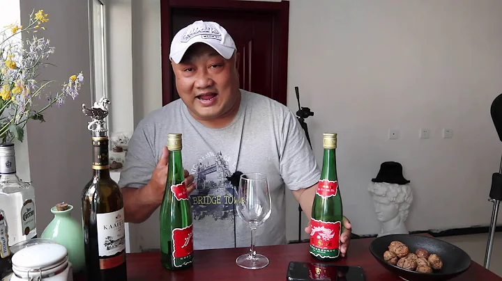 冲哥的小酒馆第064期西凤比 四大名酒之一的西凤酒，绿瓶高脖的口粮酒，55度和45度到底啥区别 - 天天要闻