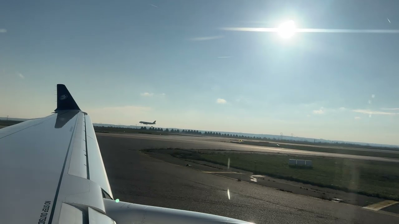 Taxiing at CDG, Paris to Amsterdam AMS | Airbus A220 | KL2012 | AF1740 |