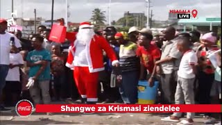 Father Krismas abananishwa Mbagala, awafanyia bonge la Surprise na CocaCola