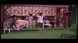 Bigg Boss 13 Unseen Undekha: Shehnaaz Gill's UMBRELLA SHOW!