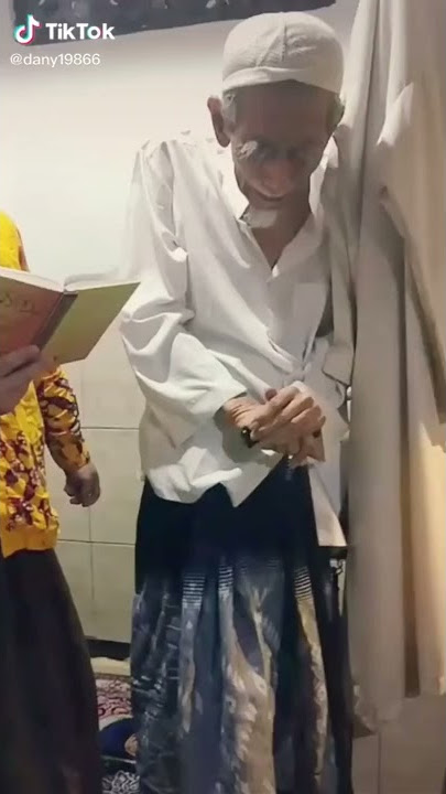 Mbah Maimoen Zubair menangis ketika mendengar sholawat😭