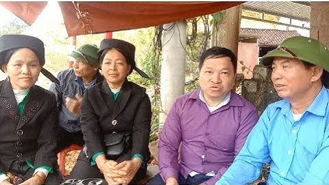 Các anh chị đi chợ gặp nhau hát sli giao lưu tại chợ phiên Văn Mịch ngày 18/9/2025.