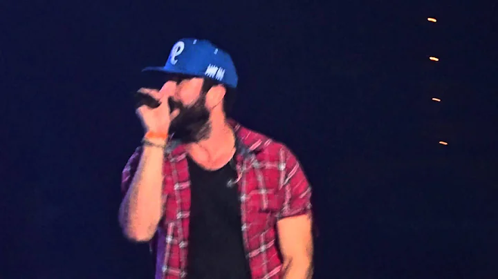 Sam Hunt singing House Party and Take your time