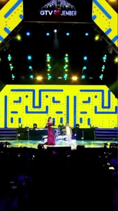 Farel Prayoga ft Ghea Youbi - Ojo Dibandingke