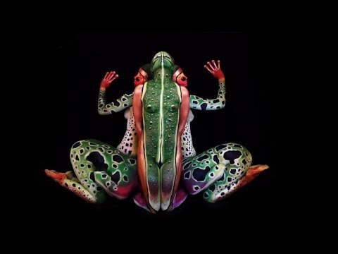 Body paint artist turns humans into frogs, chameleons