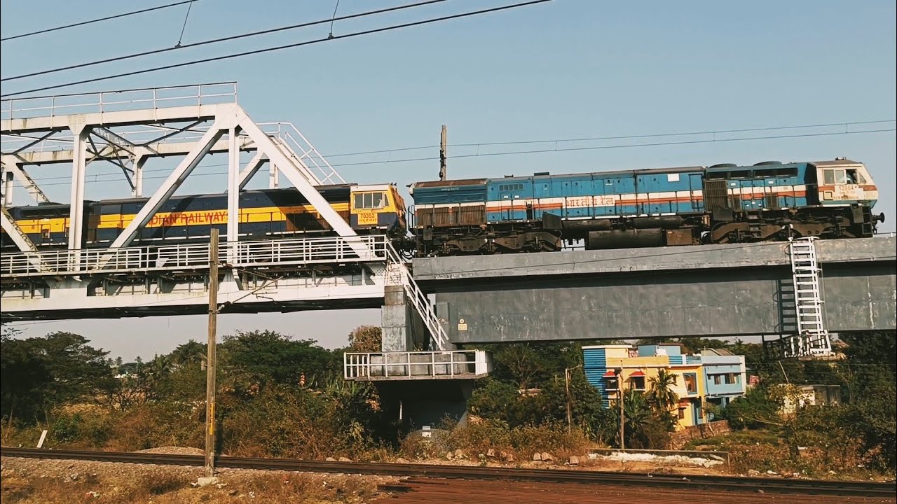 High-Power EMD Twins! WDG4 + WDG4D Leads Loaded BOXN Freight on Gradient Bridge/Train Videos/Travel 