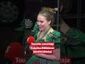 Tourette-somettaja Katariina Räikkönen Linnan juhlissa