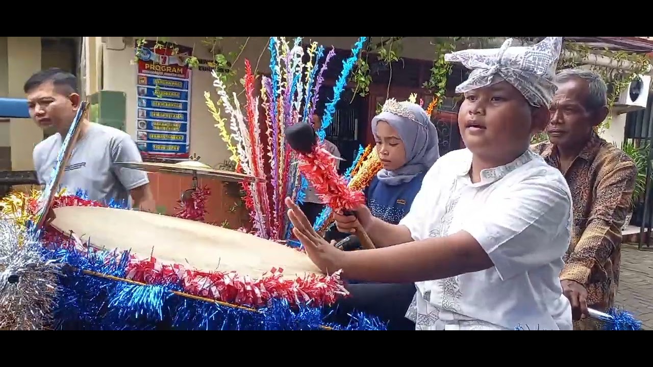 Aza ikut karnaval 17226