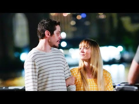 واحده بتسافر للماضى 365 مره عشان تخلي واحد يحبها وفي الاخر مابيحبهاش بردو غير لما بيجيله مزاجه 