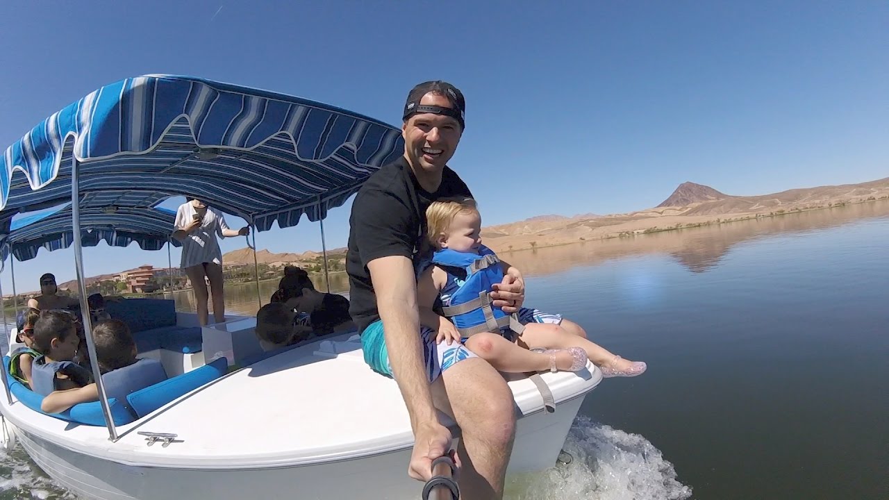 🛥️ WE'RE ON A BOAT IN LAS VEGAS BABY! ⛵