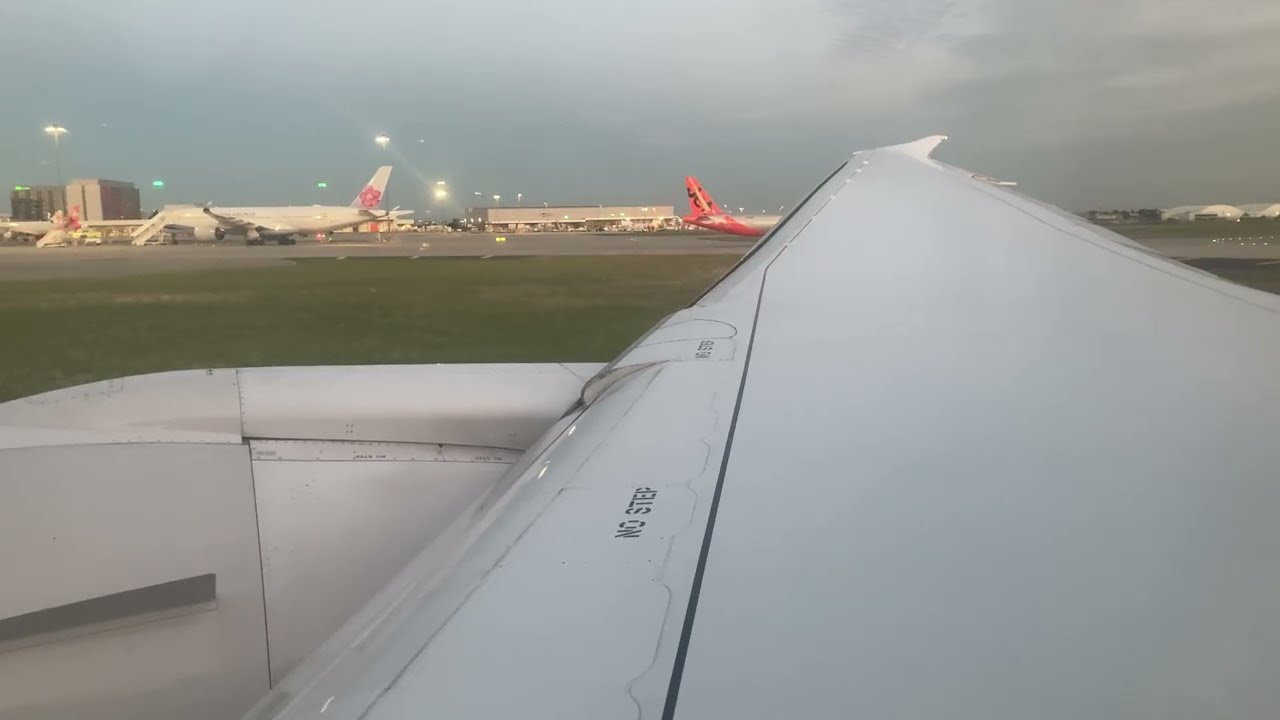 Scoot Boeing 787-8 TR24 Landing at Melbourne