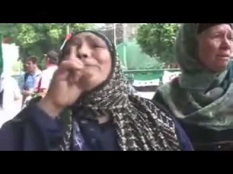 أم مصرية حنونة تدعو للسوريين