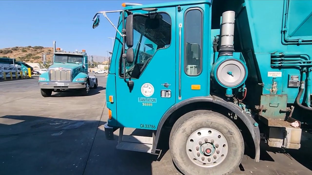 I Drive a Garbage Truck! Epic Trash Truck POV!