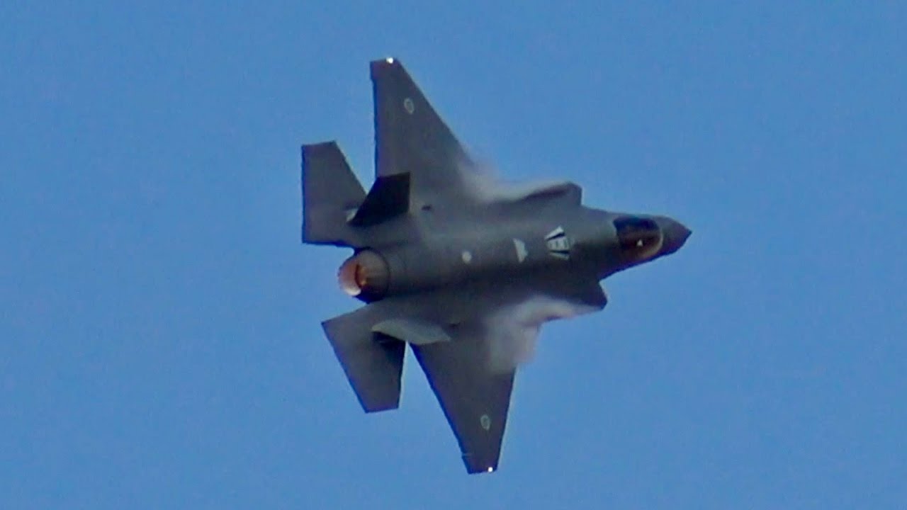 Lockheed Martin F35A Joint Strike Fighter - Awesome flyby of Australias ...