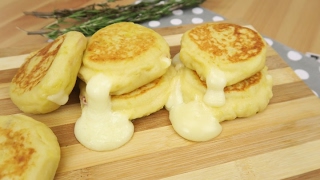 These potato pancakes are very easy to prepare and their cheesy center
makes them irresistible! ingredients you will need: 600g of potatoes,
1 egg, 150g f...