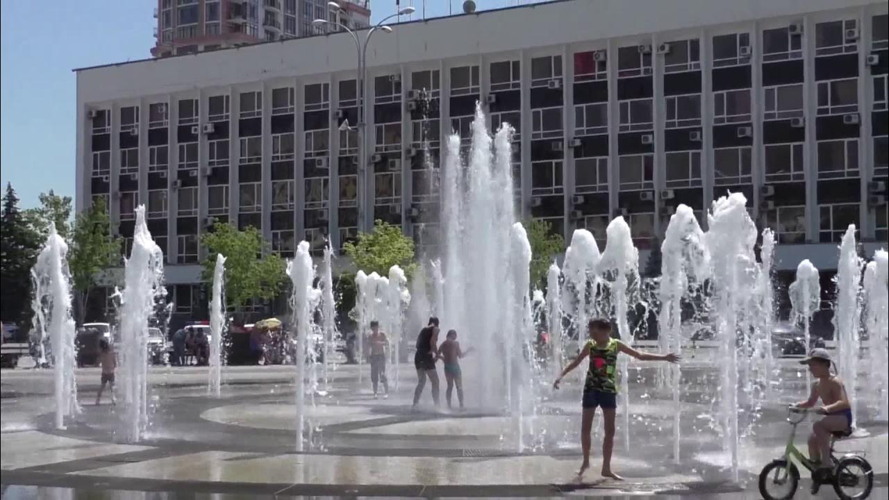 центральная площадь краснодара. театральная площадь краснодар 90 года. театральная площадь краснодар 2024. площадь драмтеатра краснодар. театральная площадь краснодар.