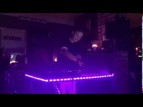 ydevote | Alpha Anonym (2017) (live at deinmusikwohnzimmer)