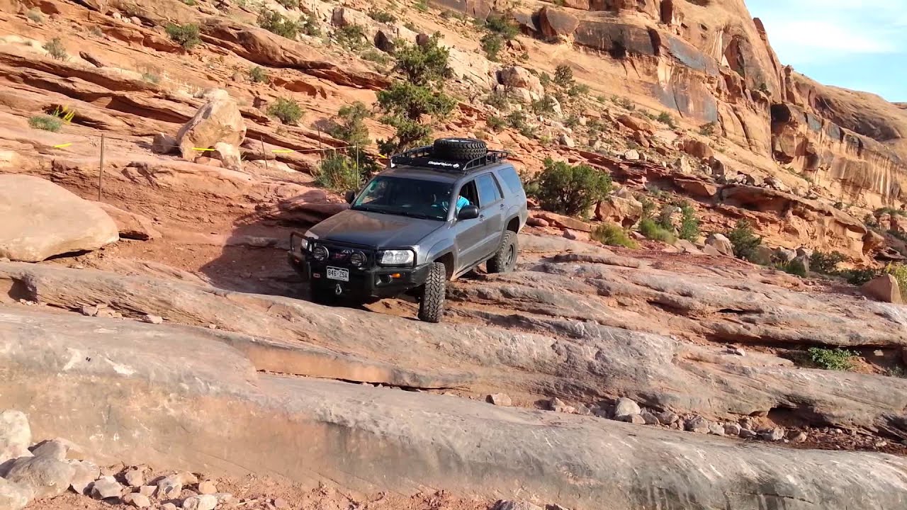 4runner down Moab Rim z-turn - YouTube