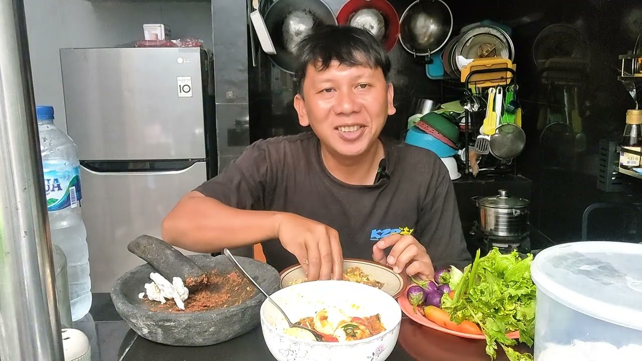 Nasi kuning sayur sarden lalapan ijo 