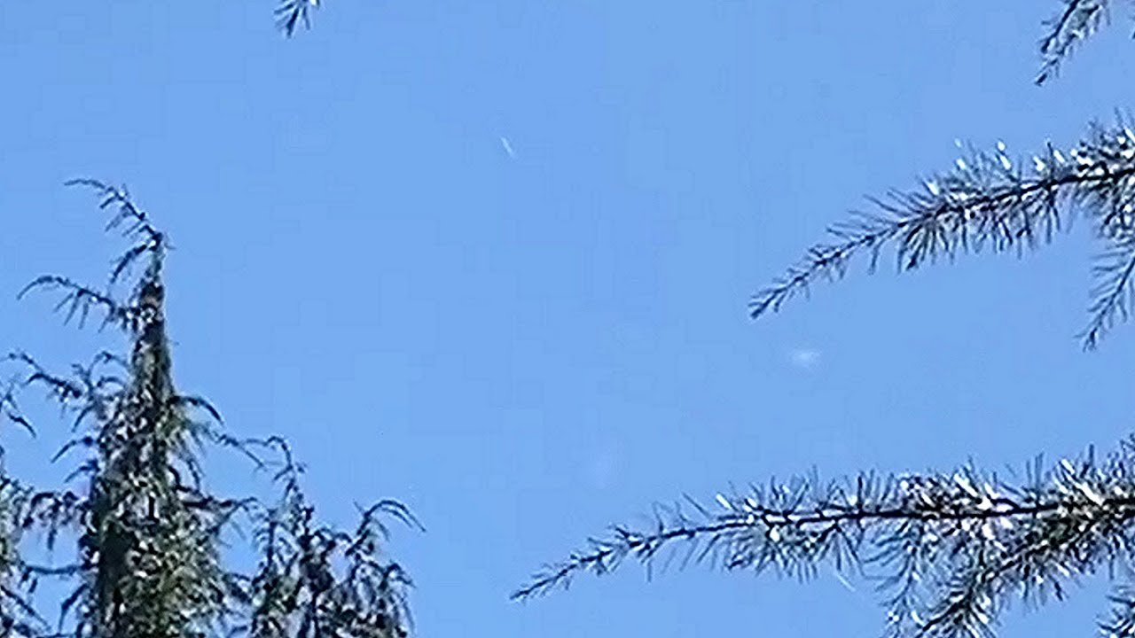 Weird UFOs over Brush Prairie, Washington. YouTube